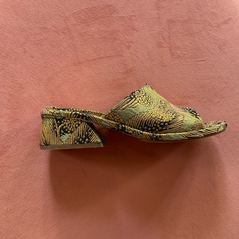 ❌ SOLD $195 ❌ Dries Van Noten Brocade Sandals 38